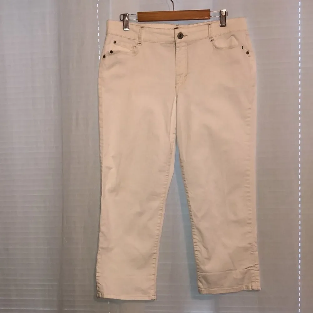 Jeanstar 14 Premium White Embroidered Pockets Crop Jeans